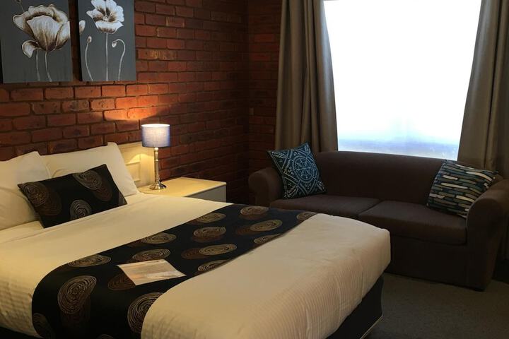 Room 9 of 30