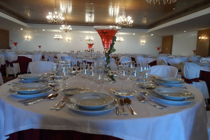 Ballroom/Hall 34 of 47