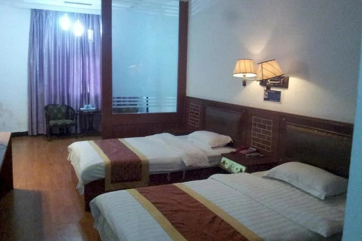 Room 3 of 7
