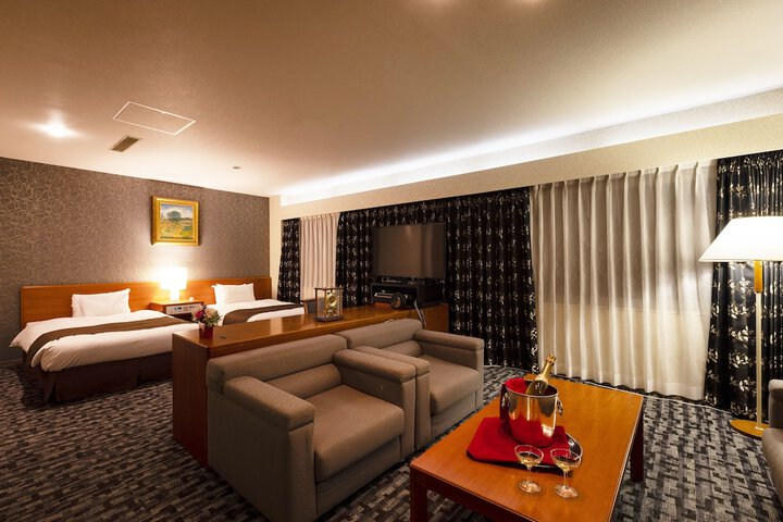 Room 25 of 77