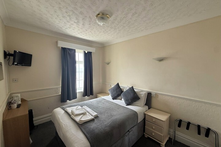 Room 44 of 126