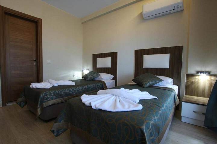 Room 4 of 32