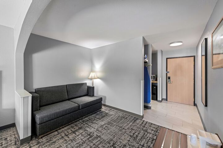 Room 53 of 106