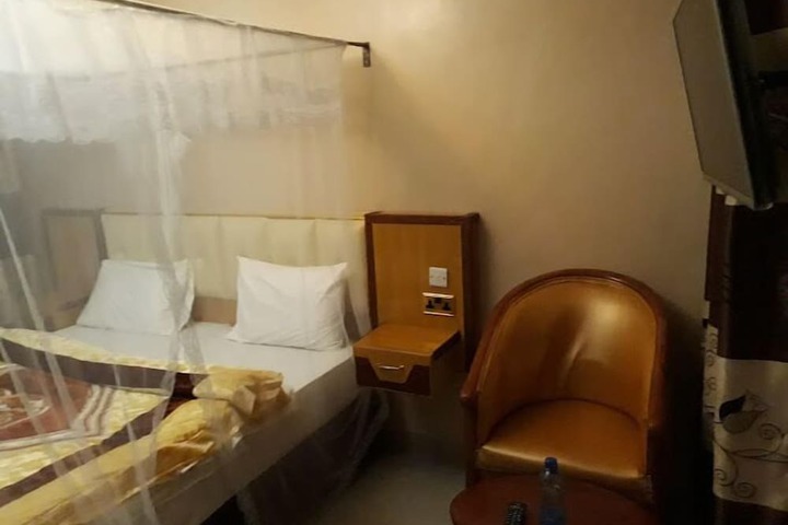 Room 5 of 68