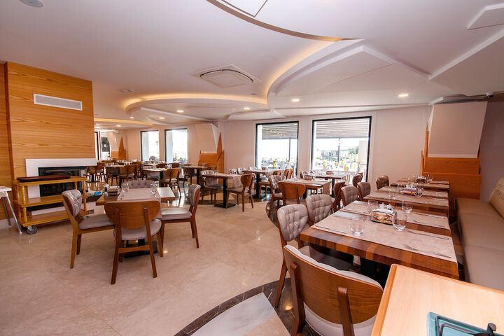Dining 85 of 158