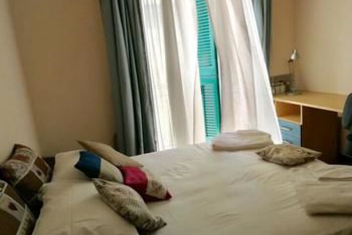 Room 4 of 11