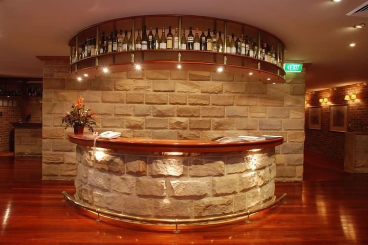 Lounge 31 of 42