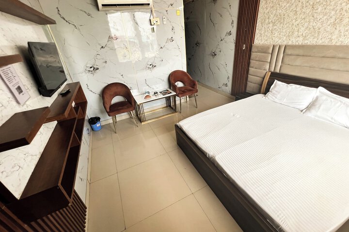Room 6 of 54