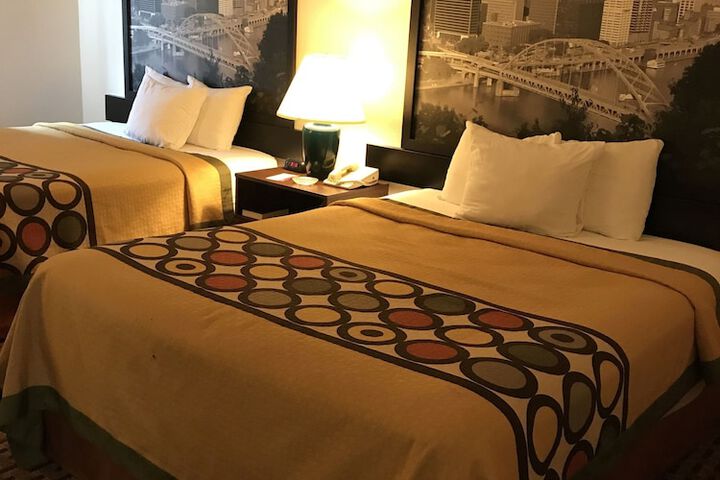 1 Queen Bed Accessible Room (5 of 14)
