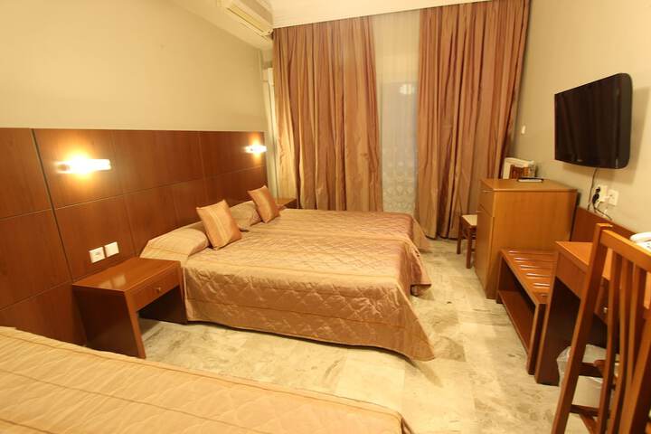 Room 33 of 85