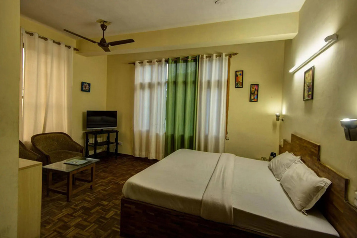 Room 8 of 15
