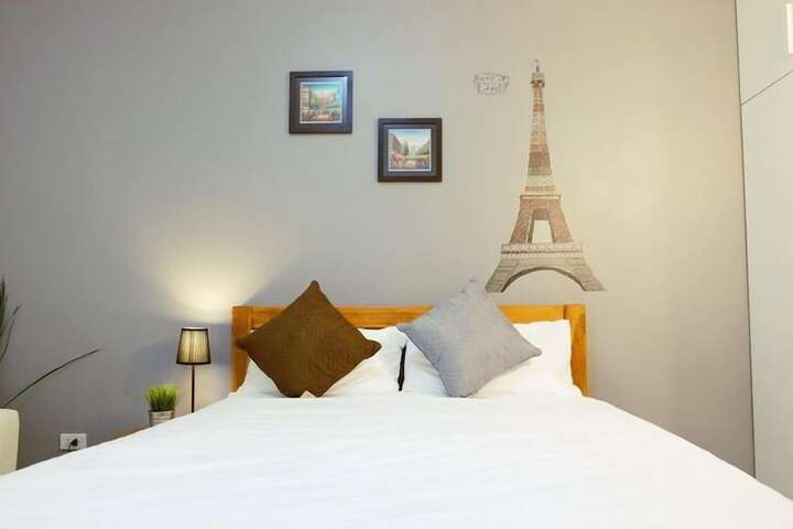 Room 10 of 32