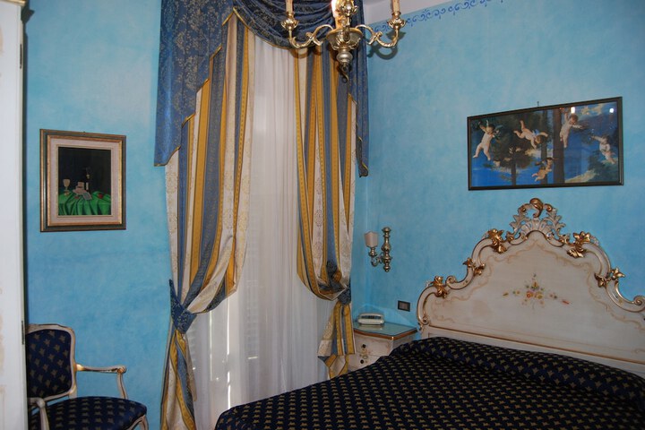 Room 25 of 90
