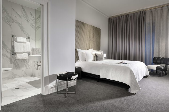 Room 52 of 83