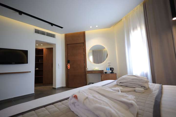 Room 39 of 76