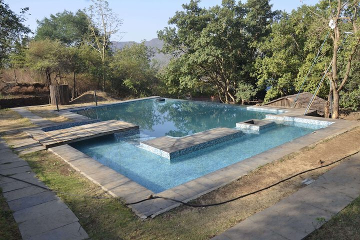 Pool 15 of 28