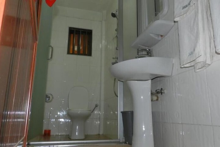 Room 17 of 27