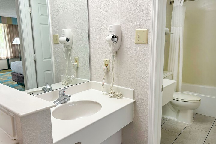 Room 5 of 28