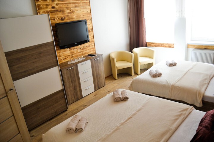 Room 15 of 77