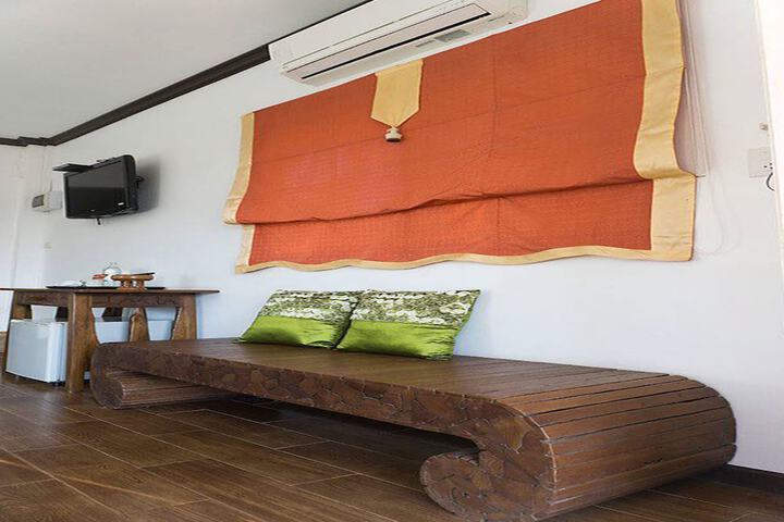 Room 10 of 29