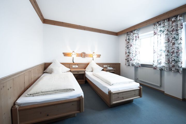 Room 7 of 14