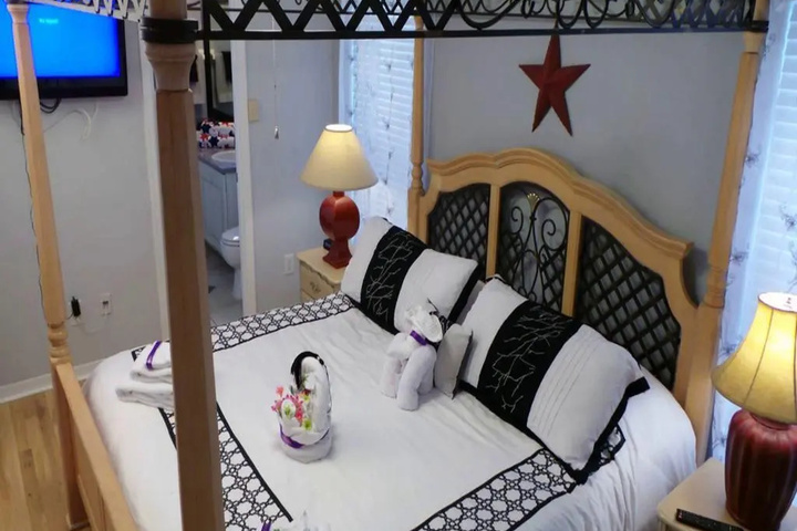 Room 4 of 20