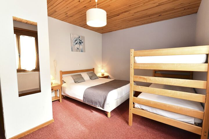 Room 3 of 33