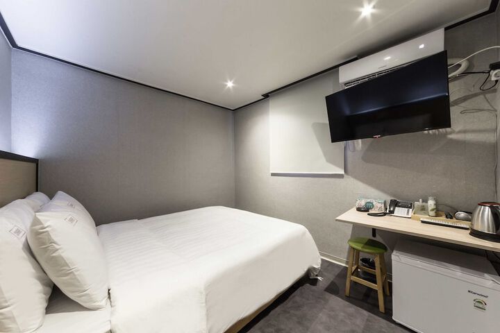 Room 16 of 20
