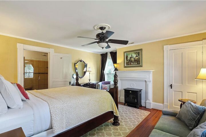 Room 13 of 33