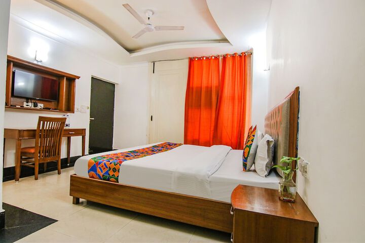 Room 15 of 28