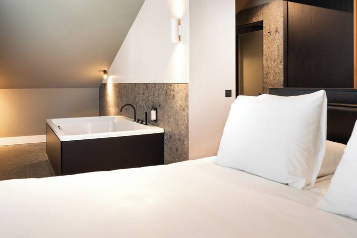 Room 30 of 42