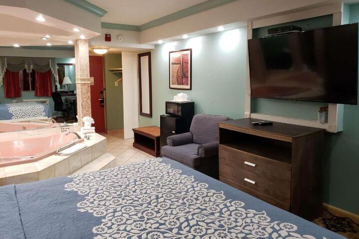 1 King Bed (4 of 13)