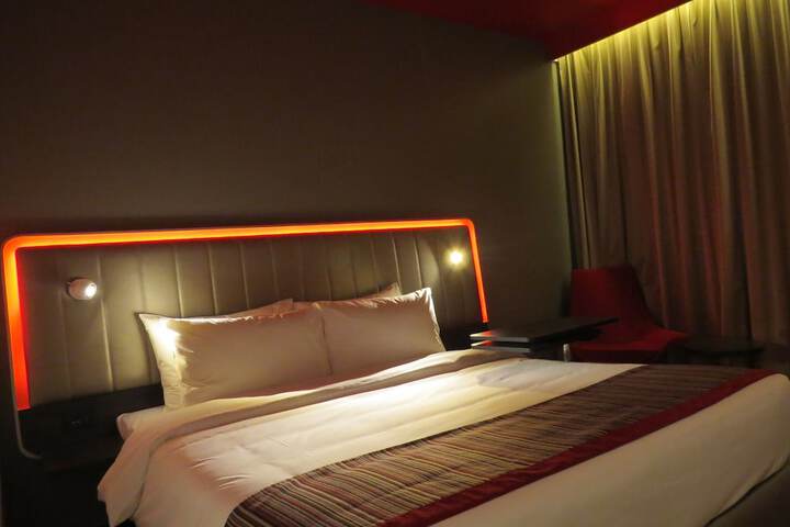Room 9 of 49