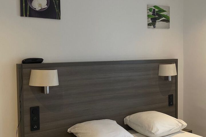 Room 15 of 35