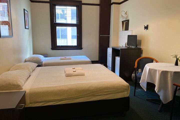 Room 7 of 19