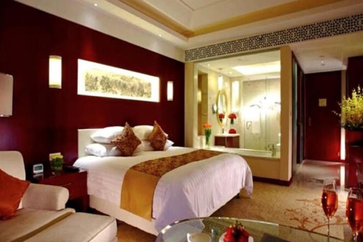 Room 21 of 40