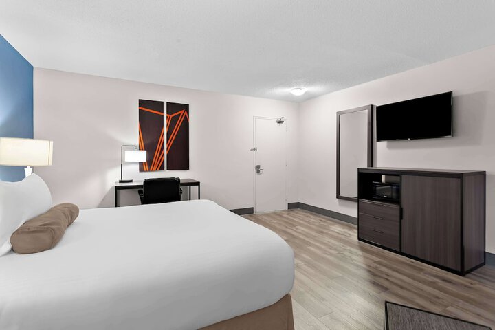 1 Queen Bed (14 of 21)