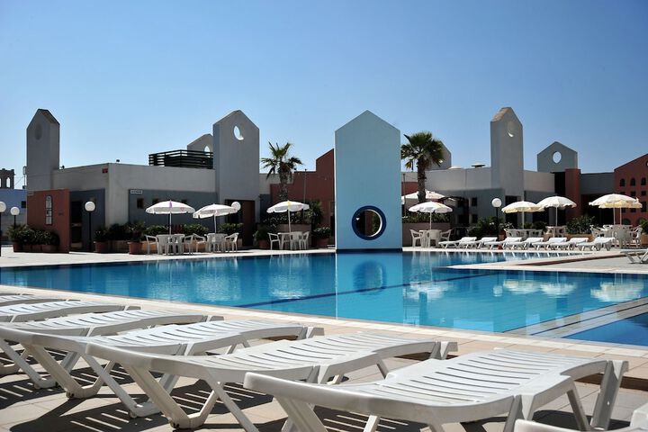 Pool 21 of 33