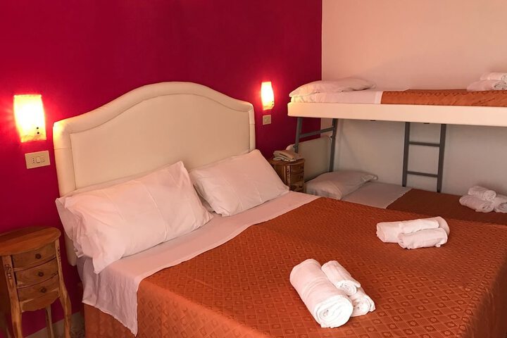 Room 10 of 33