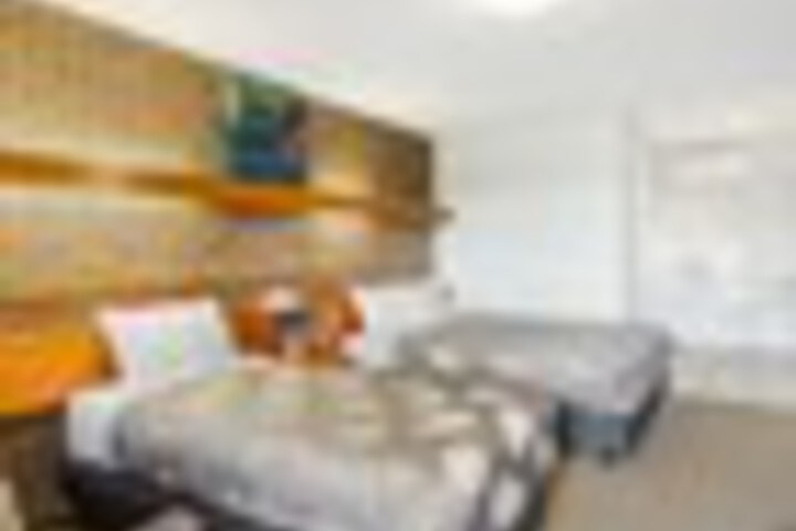 Room 8 of 75
