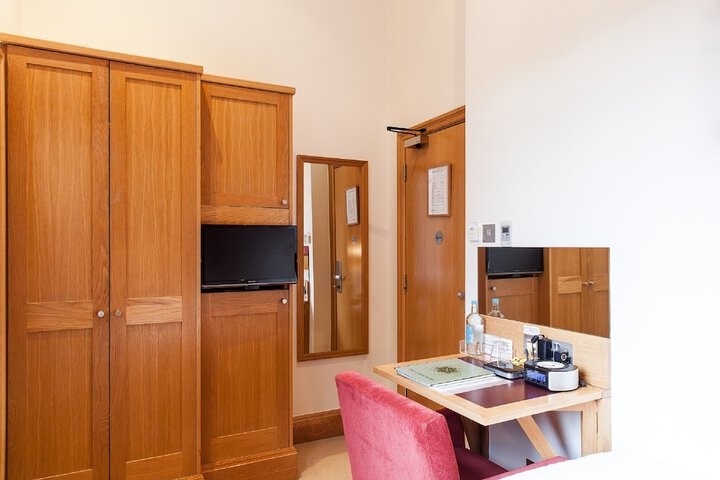 Room 19 of 100