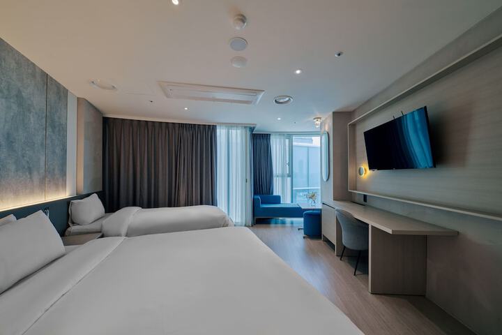 Room 10 of 72