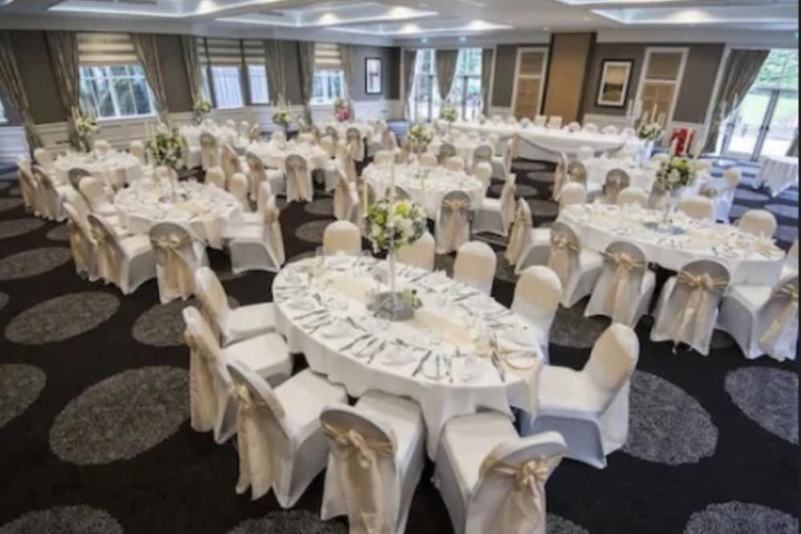 Ballroom/Hall 92 of 111