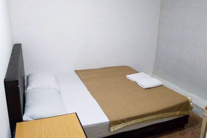 Room 7 of 28