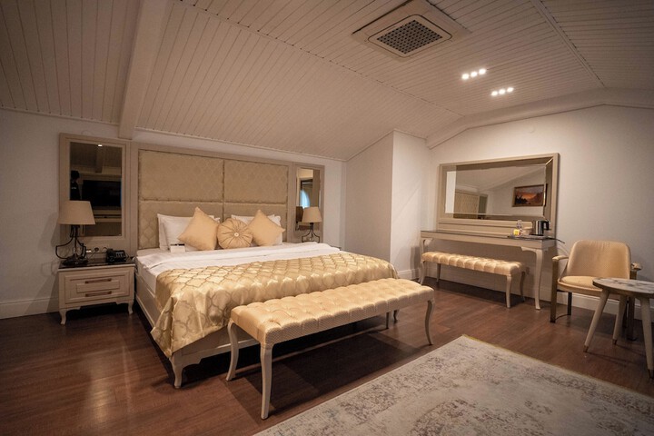 Room 12 of 34