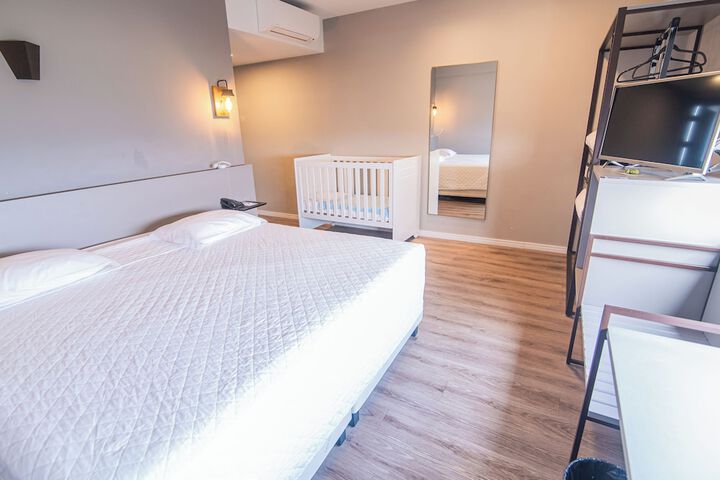 Room 7 of 27