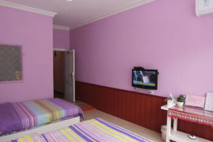 Room 5 of 8