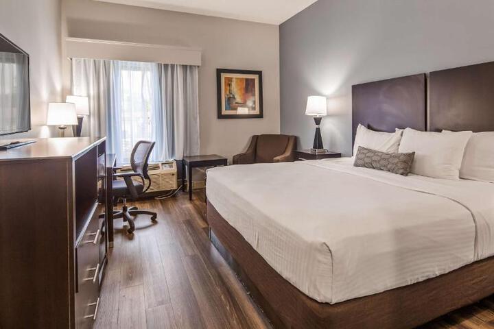 1 King Bed Pillowtop Bed High Speed Internet Accessible Refrigerator, Coffee Maker Iron and Ironing Board Full Breakfast (3 of 15)