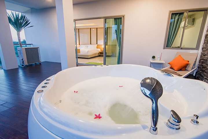 Hot Tub 42 of 69