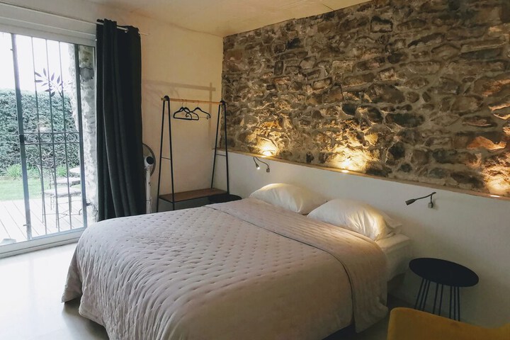 Room 6 of 49